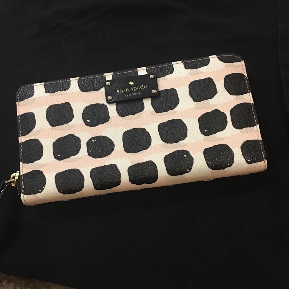 Kate Spade zipper wallet